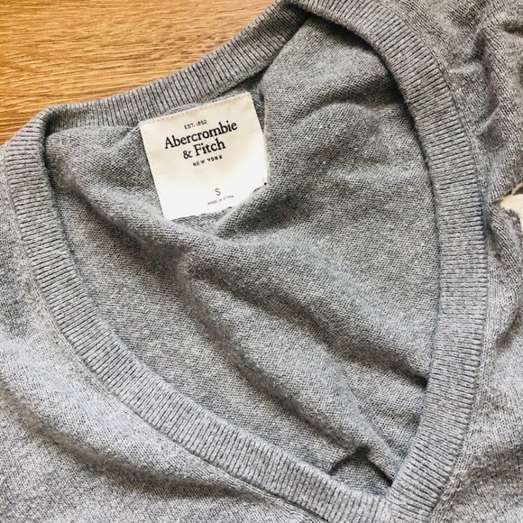 Gray Abercrombie V-neck Sweater - Picture 2 of 2